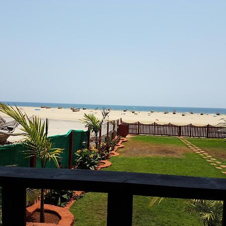Klub Khavana- The Exclusive Beachfront Resort Vengurla Buitenkant foto