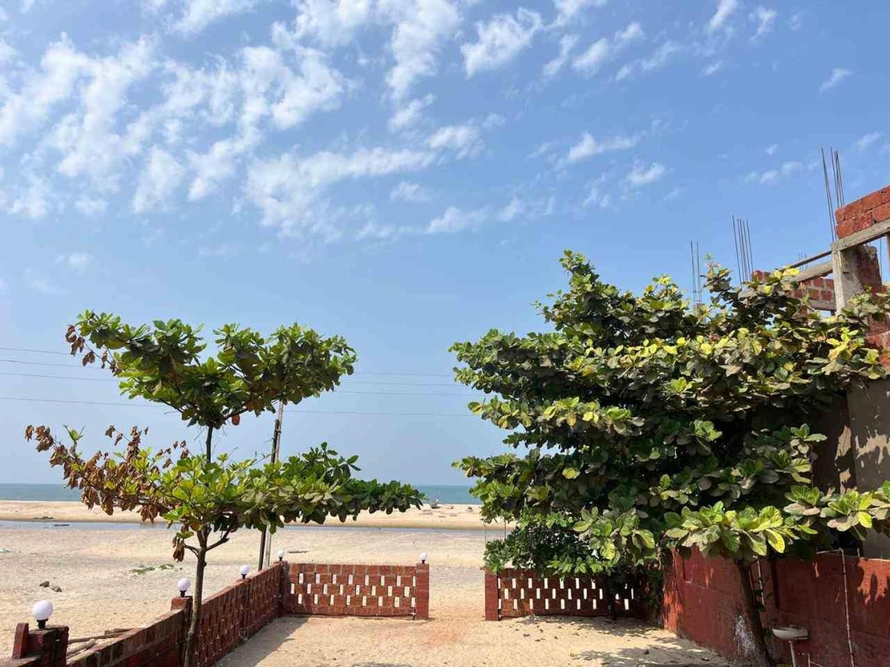Klub Khavana- The Exclusive Beachfront Resort Vengurla Buitenkant foto