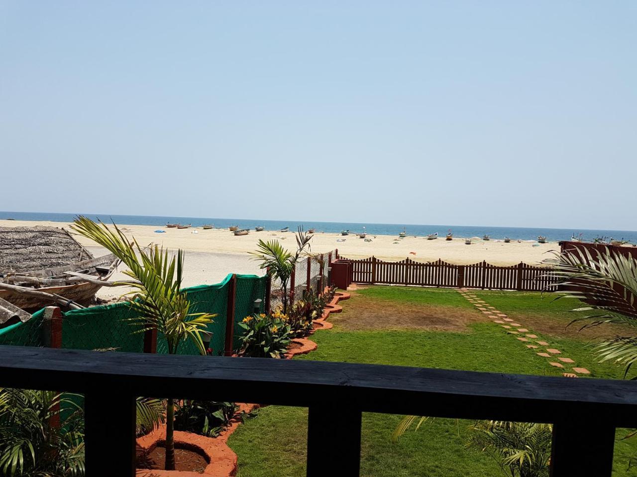 Klub Khavana- The Exclusive Beachfront Resort Vengurla Buitenkant foto